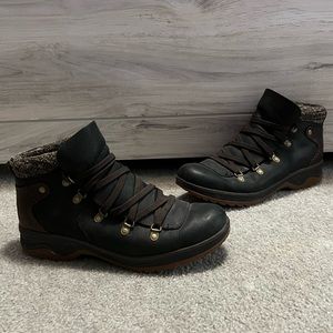 Merrell Nubuck Black Tie Short Booties Size 8 Medium